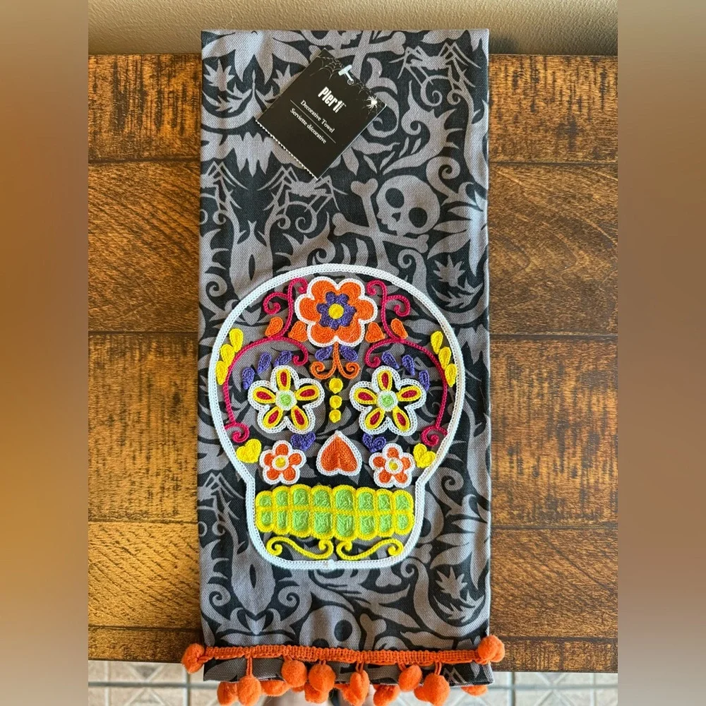 RARE NWT! PIER ONE SUGAR SKULL DIAS DE LOS MUERTOS HALLOWEEN TOWEL
